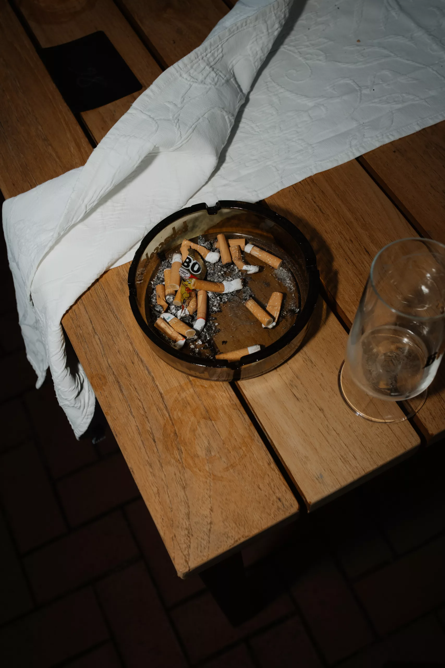 Hochzeitsparty-Stillleben, Aschenbecher