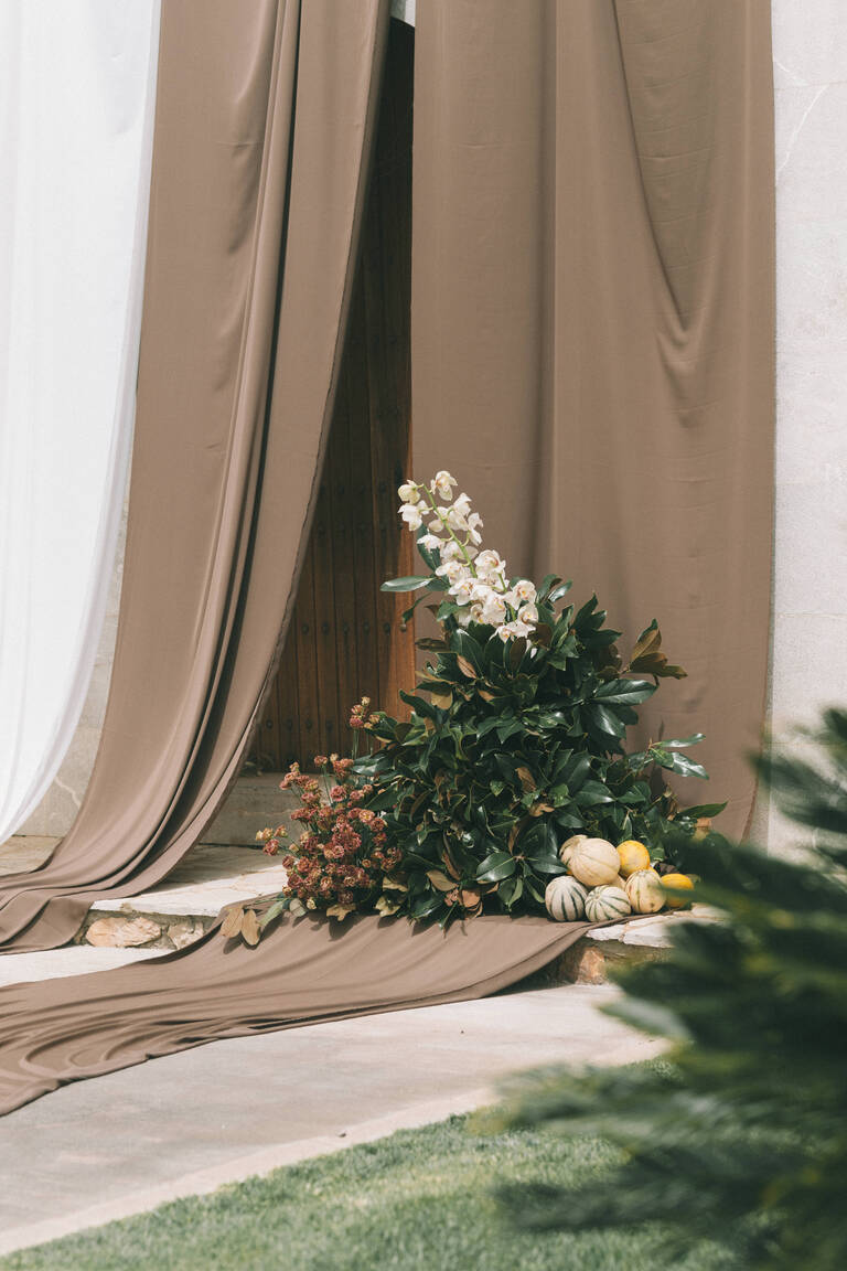 Blumendeko auf Finca auf Mallorca für Hochzeit