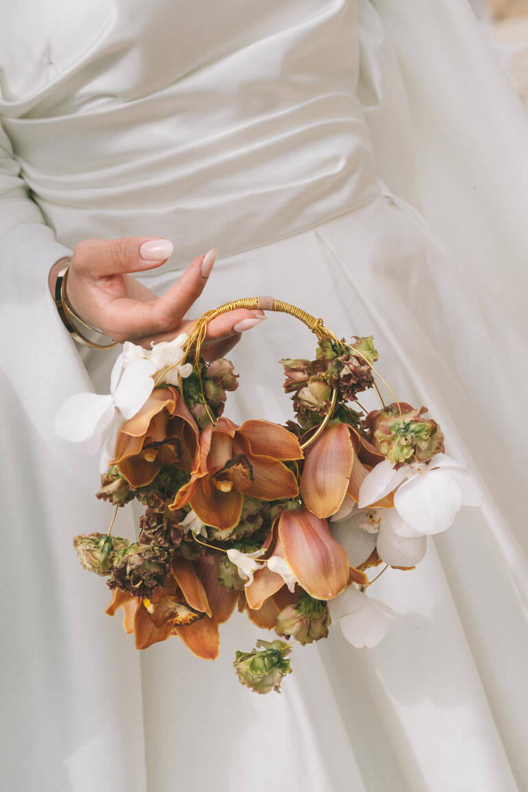Blumenbouquet für Hochzeit als Handtasche gebunden